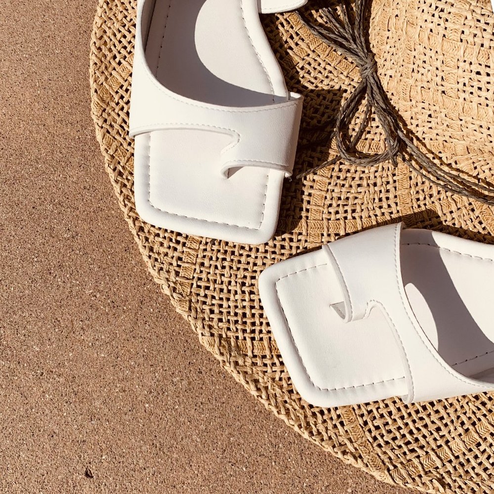 NEW🔥 Square Open Toe Slides Flat Sandals Toe Ring - Picture 3 of 6